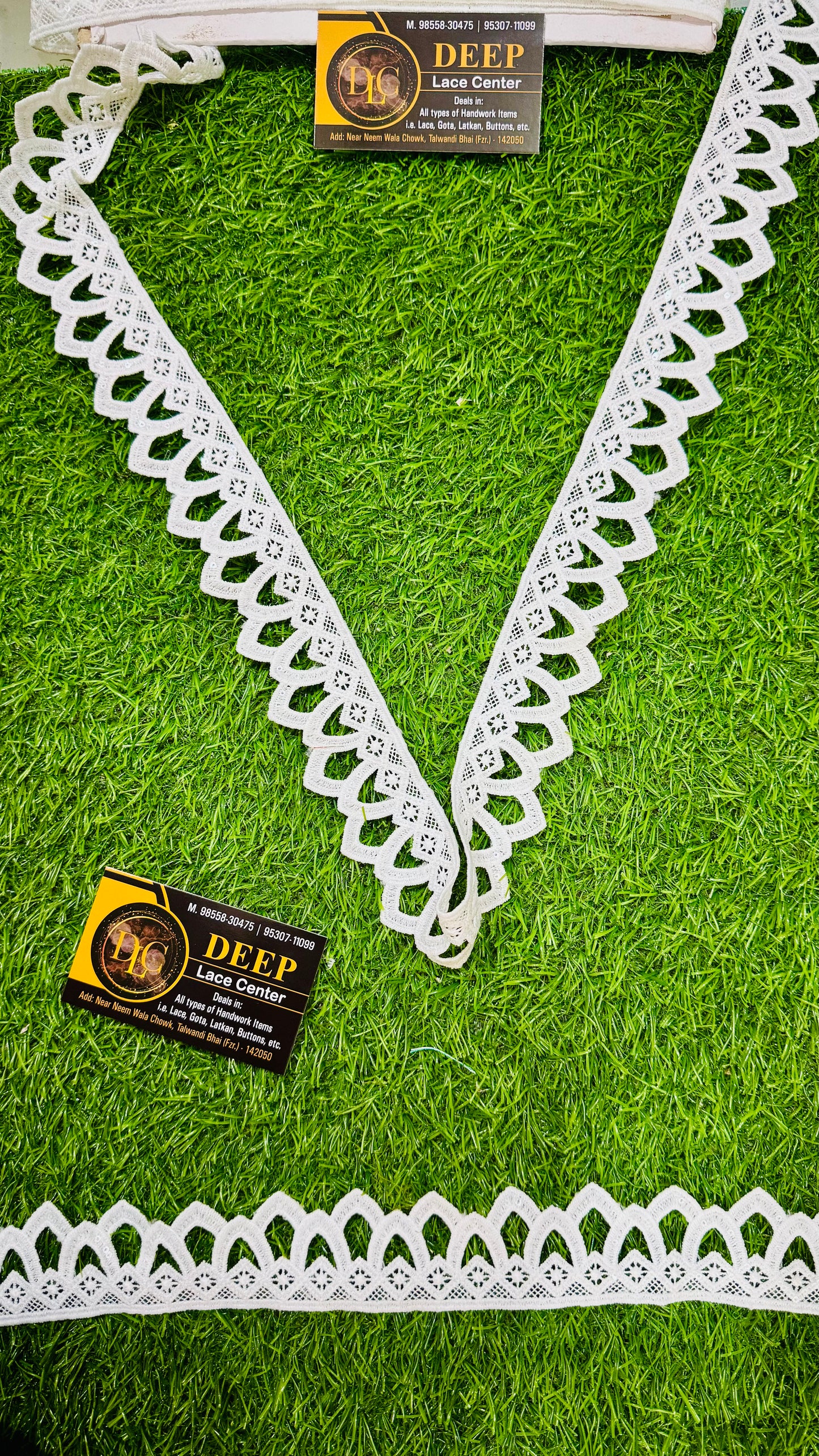 Premium Wavy Lace – White