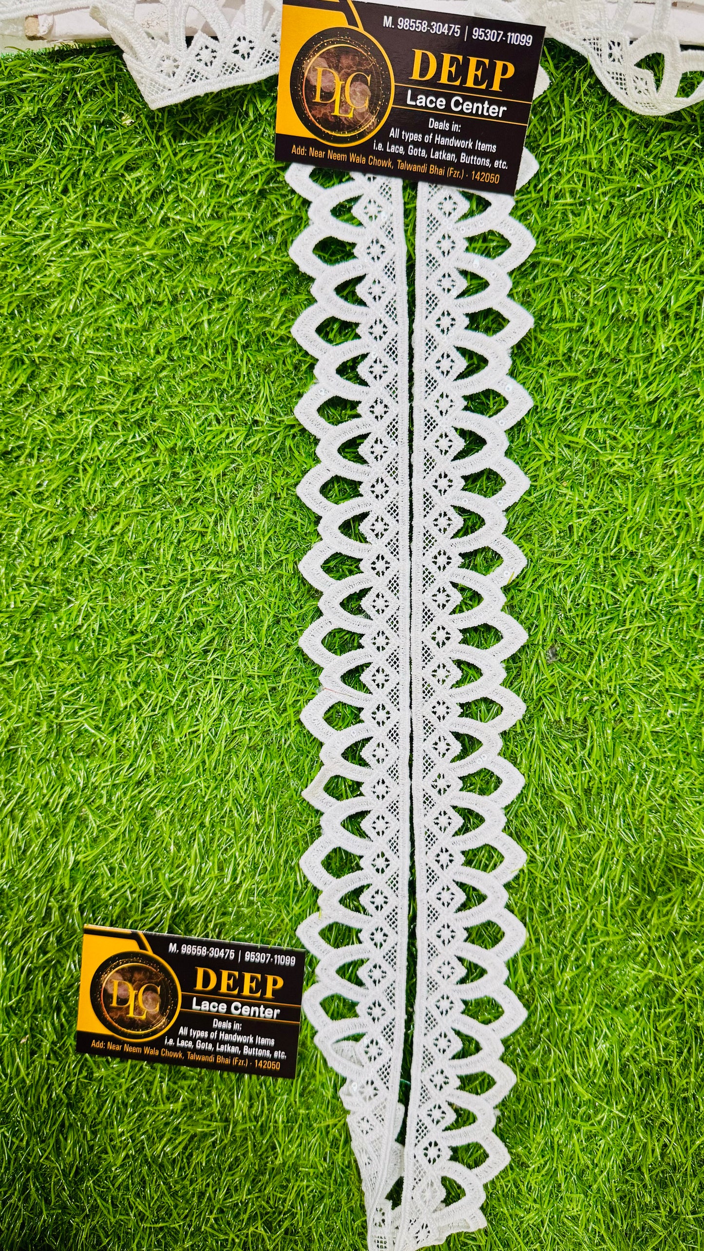 Premium Wavy Lace – White