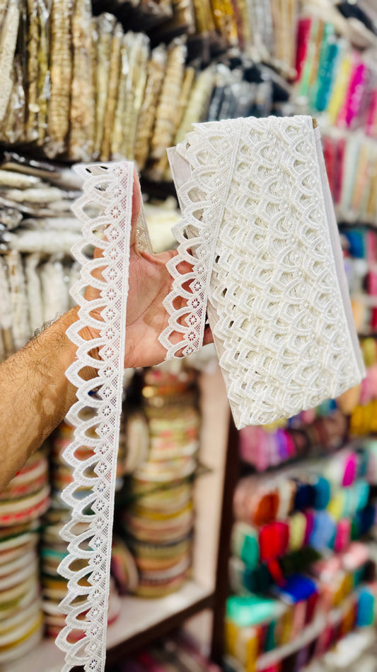 Premium Wavy Lace – White
